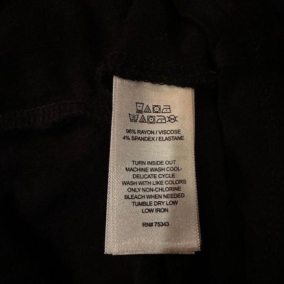 Tahari brand Women’s Long sleeve Mock Turtleneck Blouse Size:S/Color:Black - Picture 5 of 7